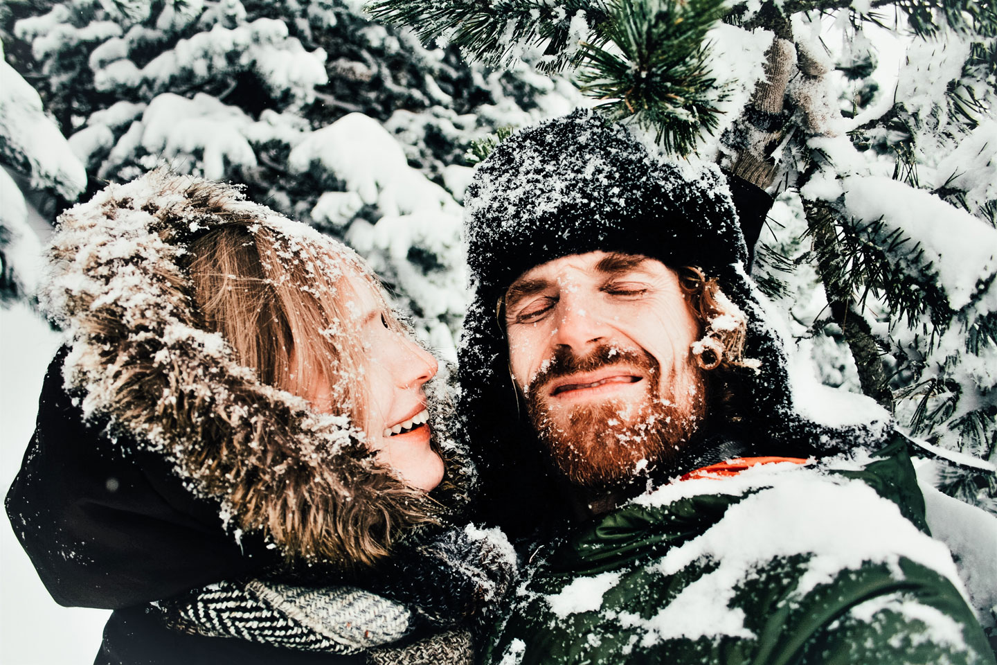 couple-in-snow